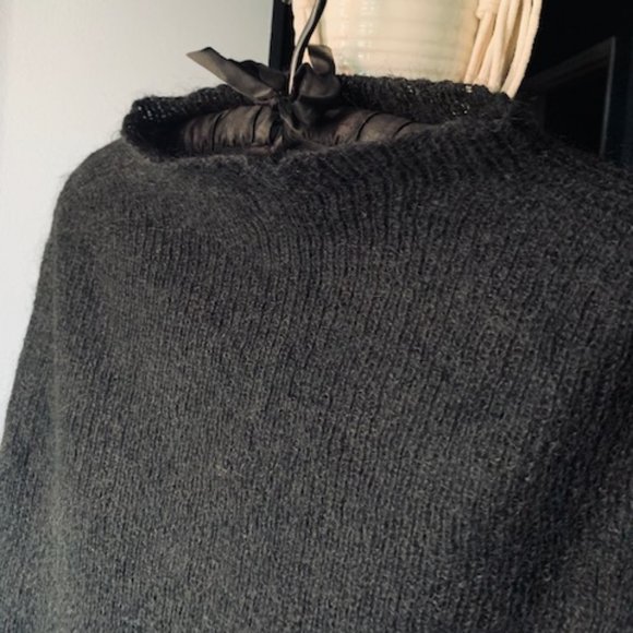 Knitted Cape - Picture 3 of 5